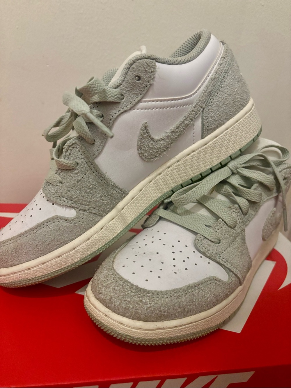 Nike Kids Low-Top Sneakers in White and Light Gray Suede